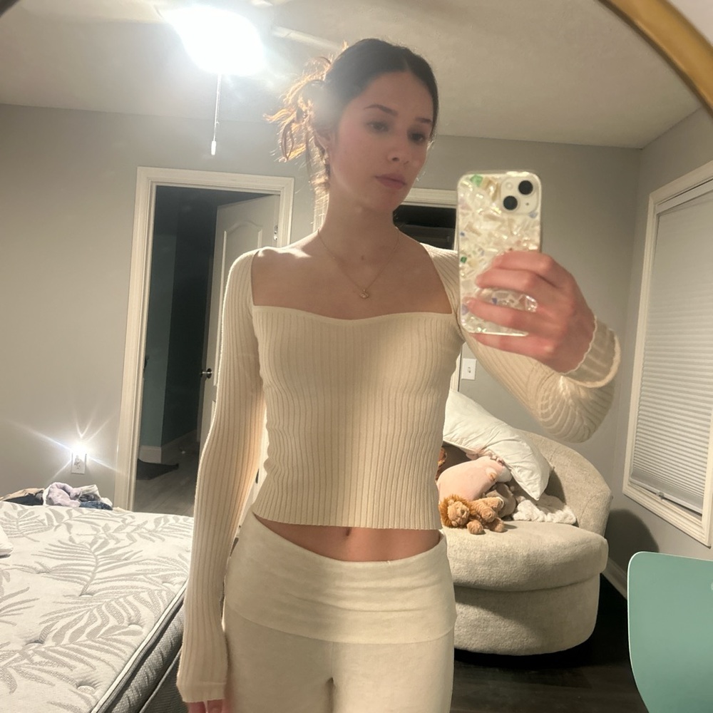 Chic Cream Ribbed Knit Top